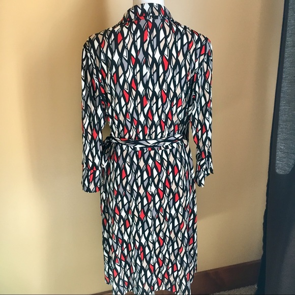 Laundry by Design wrap v-neck collared geo dress - Picture 2 of 7